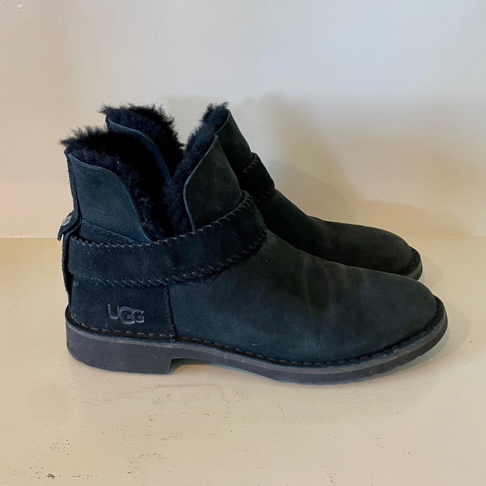 Ugg McKay Women's Sheepskin 9 ankle boot bootie black suede warm cozy